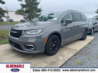 Used 2022 Chrysler Pacifica Touring-L FWD video 1