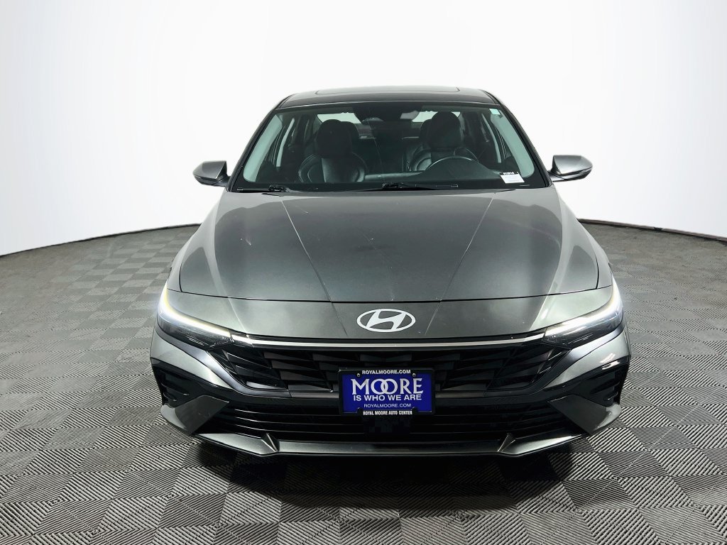 Used 2025 Hyundai Elantra Limited FWD image 2