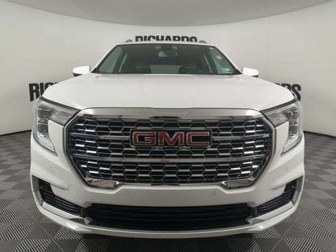 Used 2024 GMC Terrain Denali AWD/4WD image 3