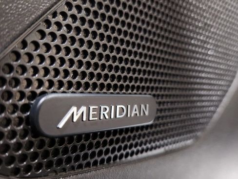 Used 2017 Jaguar F-PACE Premium image 47