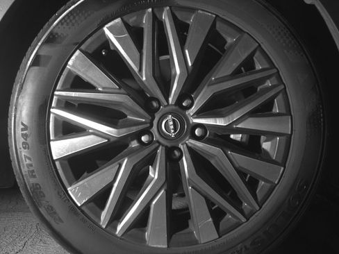 Used 2025 Nissan Altima 2.5 SV FWD image 13