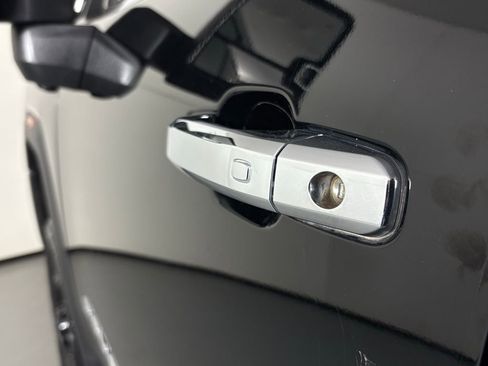 Used 2024 GMC Sierra 3500 Denali Ultimate AWD/4WD image 15