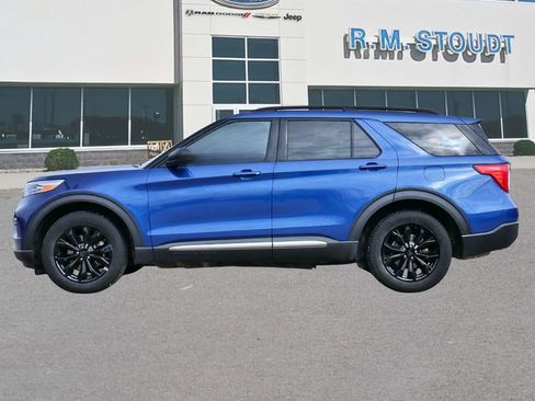 Used 2021 Ford Explorer XLT w/ Equipment Group 202A image 8