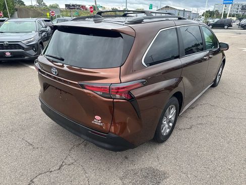Used 2021 Toyota Sienna XLE w/ XLE Plus Package AWD/4WD image 10