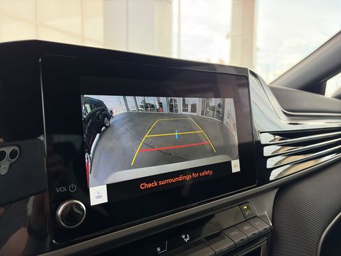 Certified 2025 Toyota Camry SE image 30