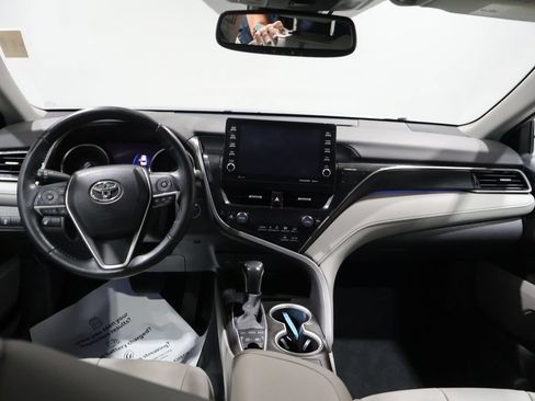 Used 2022 Toyota Camry XLE w/ Cold Weather Package FWD image 16