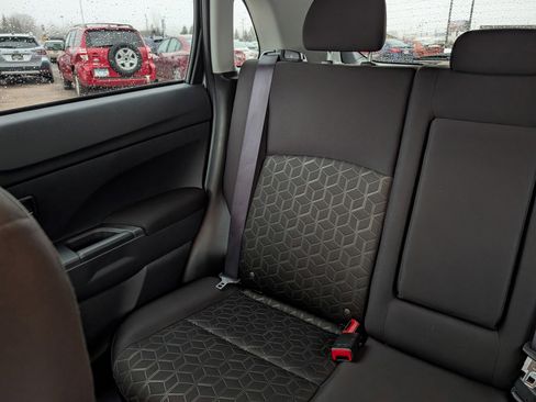 Used 2025 Mitsubishi Outlander Sport ES image 12