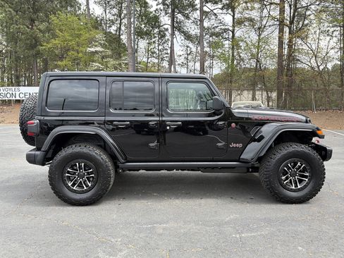 New 2026 Jeep Wrangler Unlimited Rubicon w/ Xtreme 35 Tire Package AWD/4WD image 9