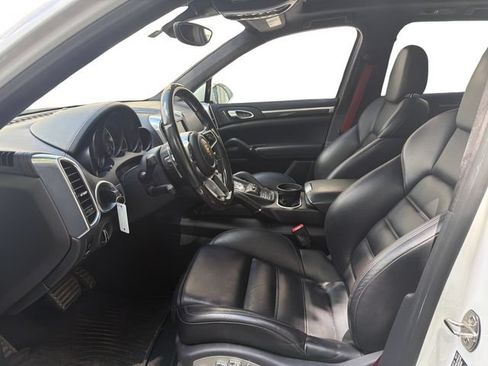 Used 2015 Porsche Cayenne Turbo AWD/4WD image 8
