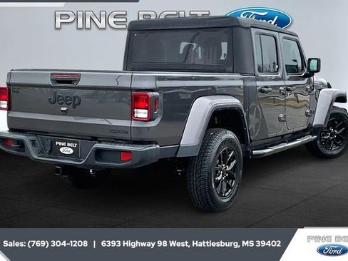 Used 2021 Jeep Gladiator Sport image 11