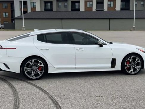 Used 2021 Kia Stinger GT1 AWD/4WD image 9