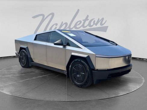 Used 2024 Tesla Cybertruck Cyberbeast AWD/4WD image 3