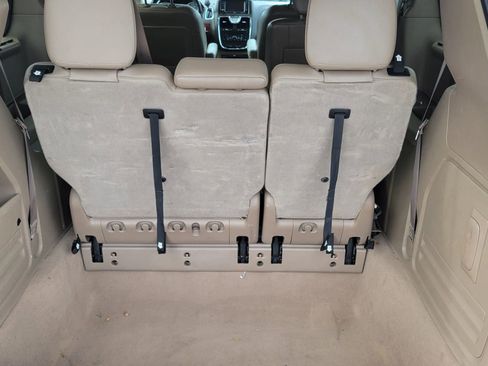 Used 2013 Chrysler Town & Country Touring-L w/ Driver Convenience Group image 6