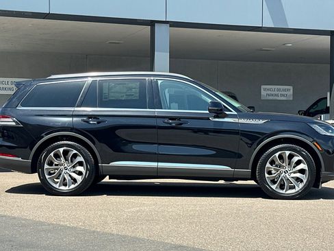 New 2025 Lincoln Aviator Reserve w/ Luxury Package image 2