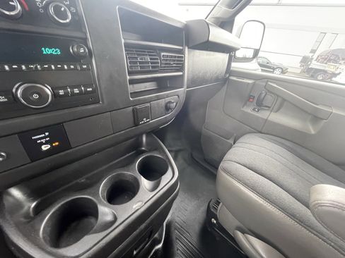 Used 2018 Chevrolet Express 2500 w/ Driver Convenience Package image 23