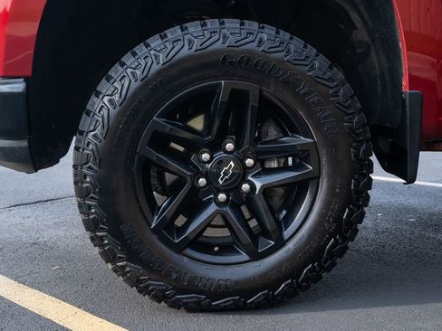 Used 2021 Chevrolet Silverado 1500 LT Trail Boss w/ Bed Protection Package image 8