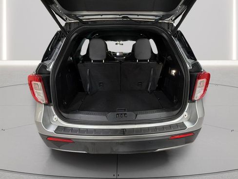 Used 2020 Ford Explorer XLT w/ Equipment Group 202A image 16