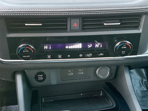 Used 2024 Nissan Rogue SV image 15