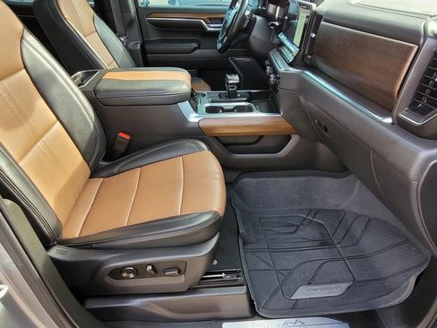 Used 2024 Chevrolet Silverado 1500 High Country w/ High Country Premium Package image 12