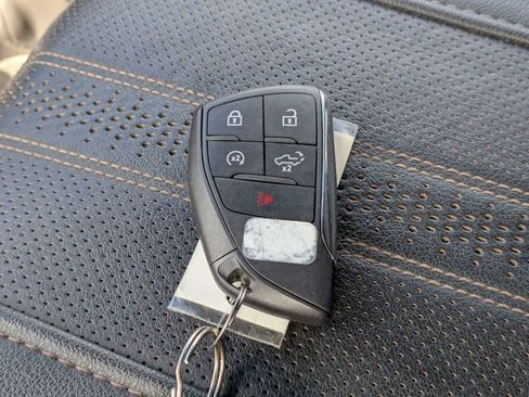 Used 2023 Chevrolet Silverado 1500 High Country AWD/4WD image 31