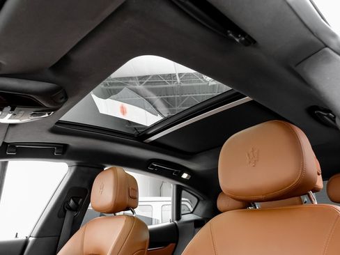 Used 2020 Maserati Levante image 8