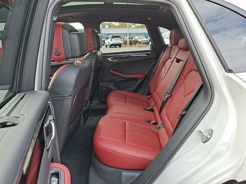 Used 2025 Porsche Macan image 13