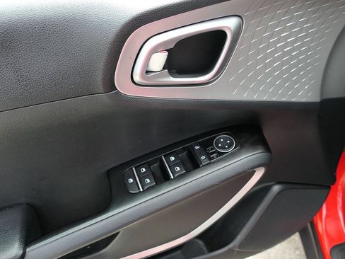 Used 2022 Kia Soul LX w/ Technology Package FWD image 13