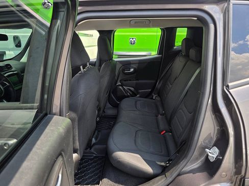 Used 2020 Jeep Renegade Latitude FWD image 19