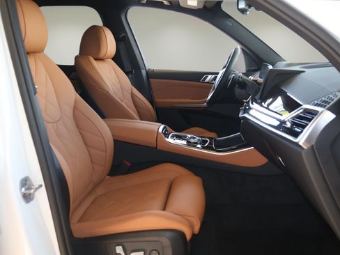 Used 2026 BMW X5 xDrive50e w/ Executive Package image 17