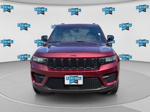 Used 2023 Jeep Grand Cherokee Altitude AWD/4WD image 9