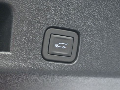 Used 2025 Chevrolet Traverse High Country AWD/4WD image 11