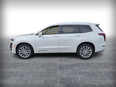 Used 2021 Cadillac XT6 Premium Luxury w/ Platinum Package image 2