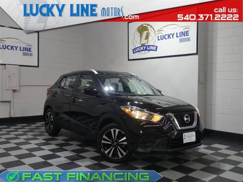 Used 2019 Nissan Kicks SV FWD image 1
