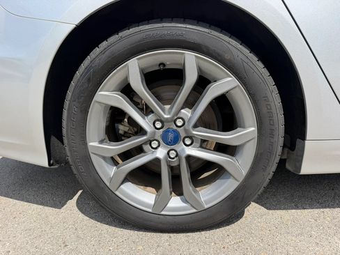Used 2019 Ford Fusion Titanium FWD image 11