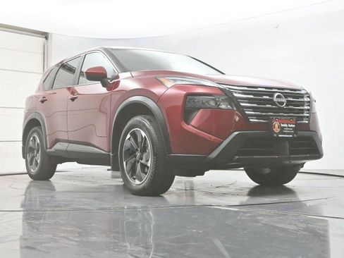 Used 2025 Nissan Rogue SV AWD/4WD image 29