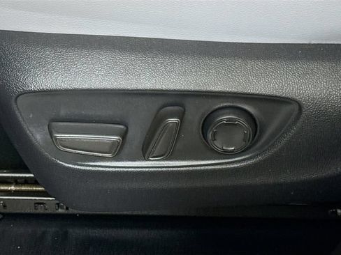 Used 2024 Toyota Sienna XLE w/ XLE Plus Package FWD image 12