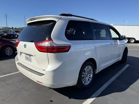 Used 2015 Toyota Sienna XLE image 8
