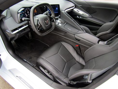 Used 2024 Chevrolet Corvette Stingray Coupe image 10