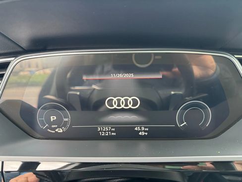 Used 2021 Audi e-tron Premium w/ Towing Package image 32