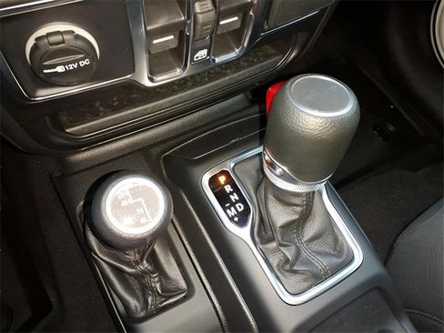 Used 2022 Jeep Gladiator Willys image 21