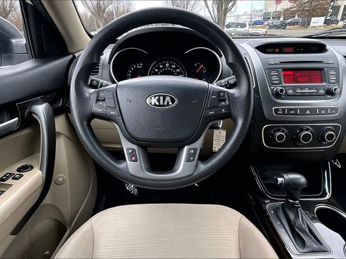 Used 2015 Kia Sorento LX image 5