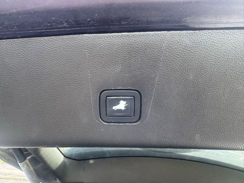 Used 2018 Chevrolet Traverse LT image 10