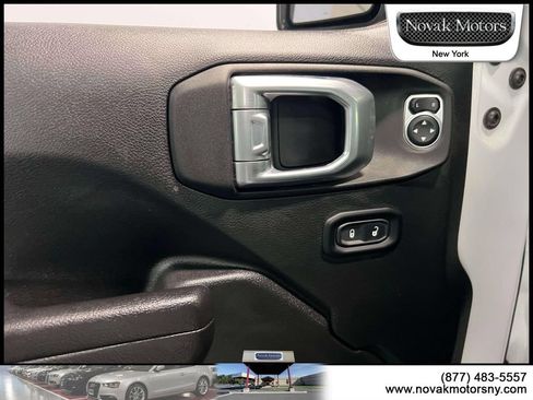 Used 2022 Jeep Gladiator Sport AWD/4WD image 17