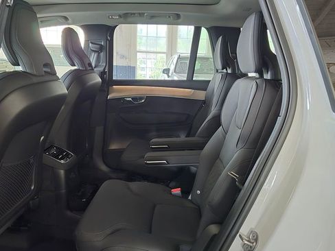Certified 2024 Volvo XC40 B5 Ultimate w/ Protection Package Premier AWD/4WD image 16