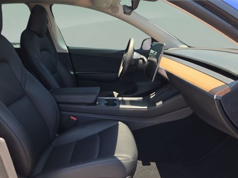 Used 2022 Tesla Model Y Long Range AWD/4WD image 16