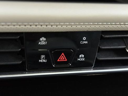 Used 2024 Volkswagen Atlas SE w/ Panoramic Sunroof Package AWD/4WD image 15