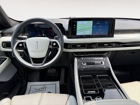 Used 2025 Lincoln Aviator Black Label w/ Jet Appearance Package AWD/4WD image 10