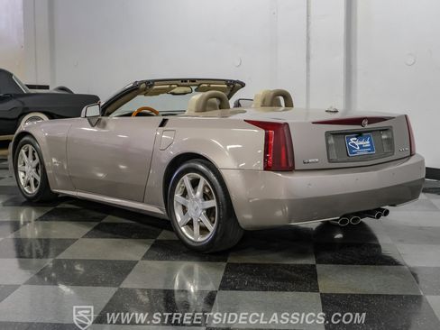 Used 2005 Cadillac XLR RWD image 9