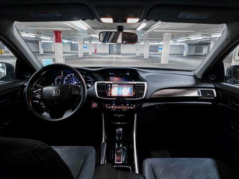 Used 2016 Honda Accord EX image 3