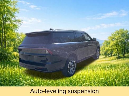 New 2026 Lincoln Navigator L Reserve AWD/4WD image 13